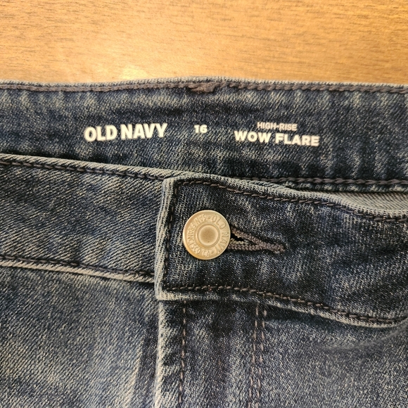 Old Navy High Waste Flare Jeans - Picture 3 of 4